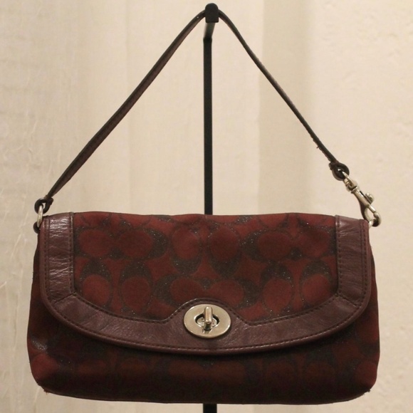 RARE Coach Wrislet Purse + FREE accessories - Picture 1 of 3